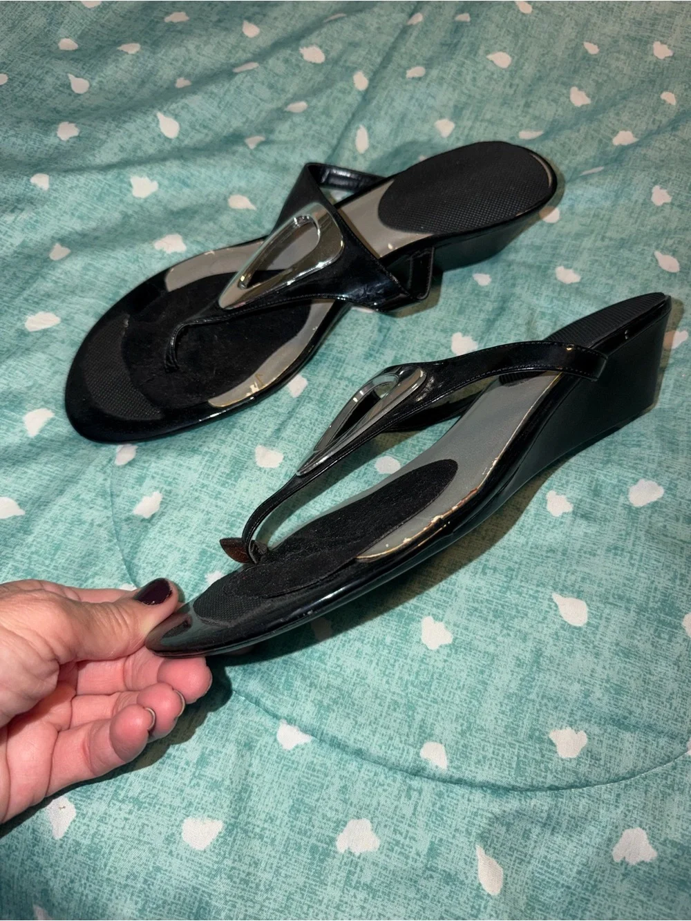 Sz 10 Women’s Black Wedge Thong Sandals. Has comfort pad and non slip pad added